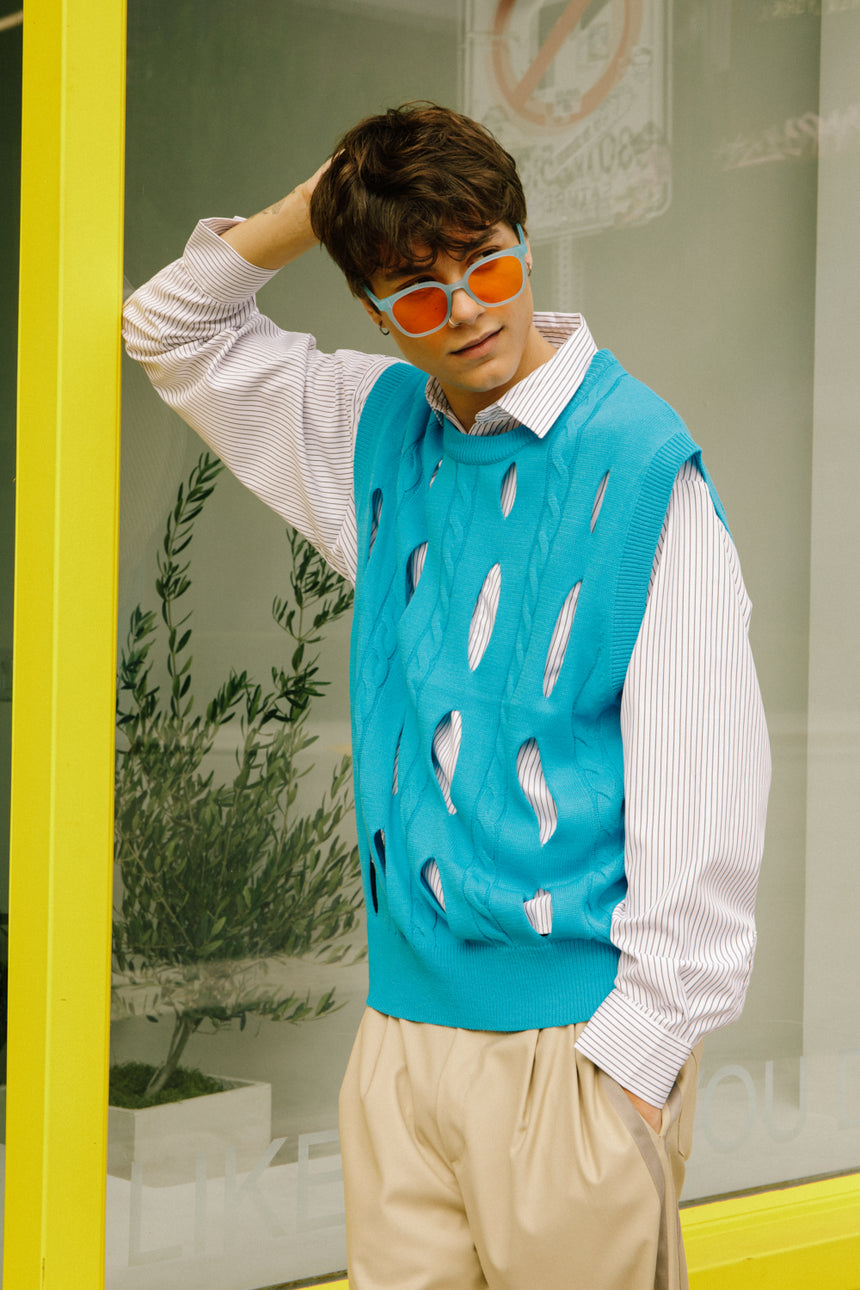 Punching Detailed Cable Knit Vest